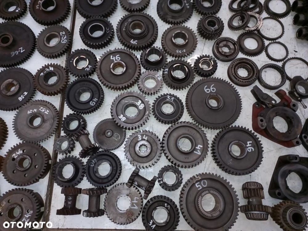 Skrzynia Biegów MASSEY FERGUSON koło zębate,wałek,przesówka ,synchronizator,pierścień synchronizatora,1,2,3,4,bieg rewers,żółw zając, a-b,3050,3060,3065,3070,3080,3090,3125,3115,3645,3625,6160,8140,wom,z47,43,66,46,39,41,51,31,21,28,27,30,34,26,40,47,38,50,33,24,25,28.56,84,52,32,49 KOSZ NAPĘDU - 4