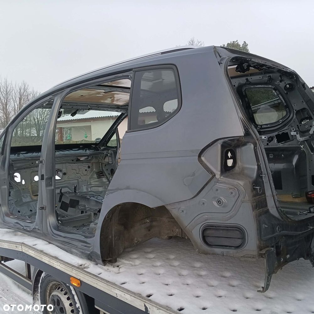 VW TOURAN 5TA III 3 ĆWIARTKA TYŁ LEWA BŁOTNIK Z PROGIEM - 1