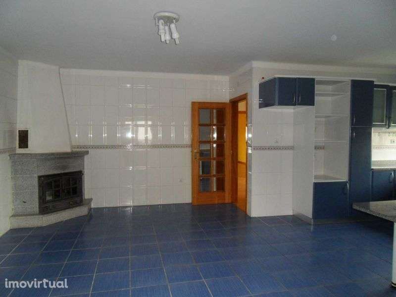Excelente Moradia Isolada, 350m2, Aquecim. Central, Rio de Loba, Viseu - Grande imagem: 2/12