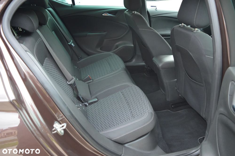 Opel Astra 1.4 Turbo Dynamic - 25