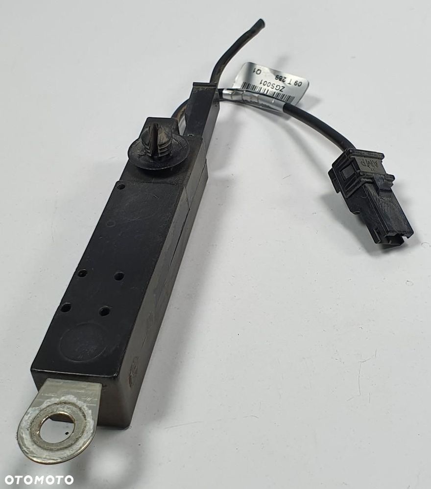 WZMACNIACZ ANTENY MERCEDES W212 A2048702589 - 2