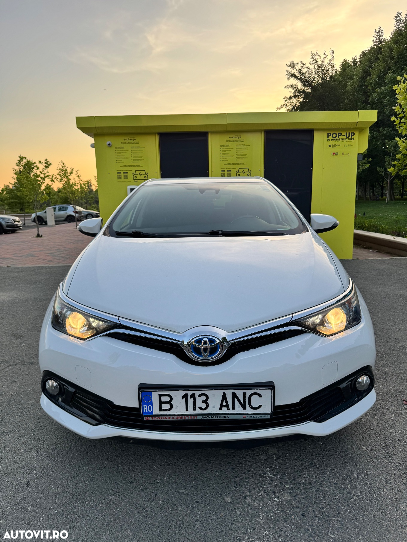 Toyota Auris 1.8 L VVT-i Hybrid Sol - 4