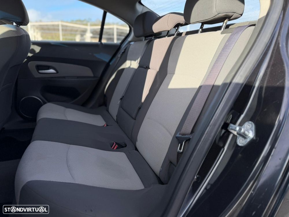 Chevrolet Cruze 1.6 LS - 8