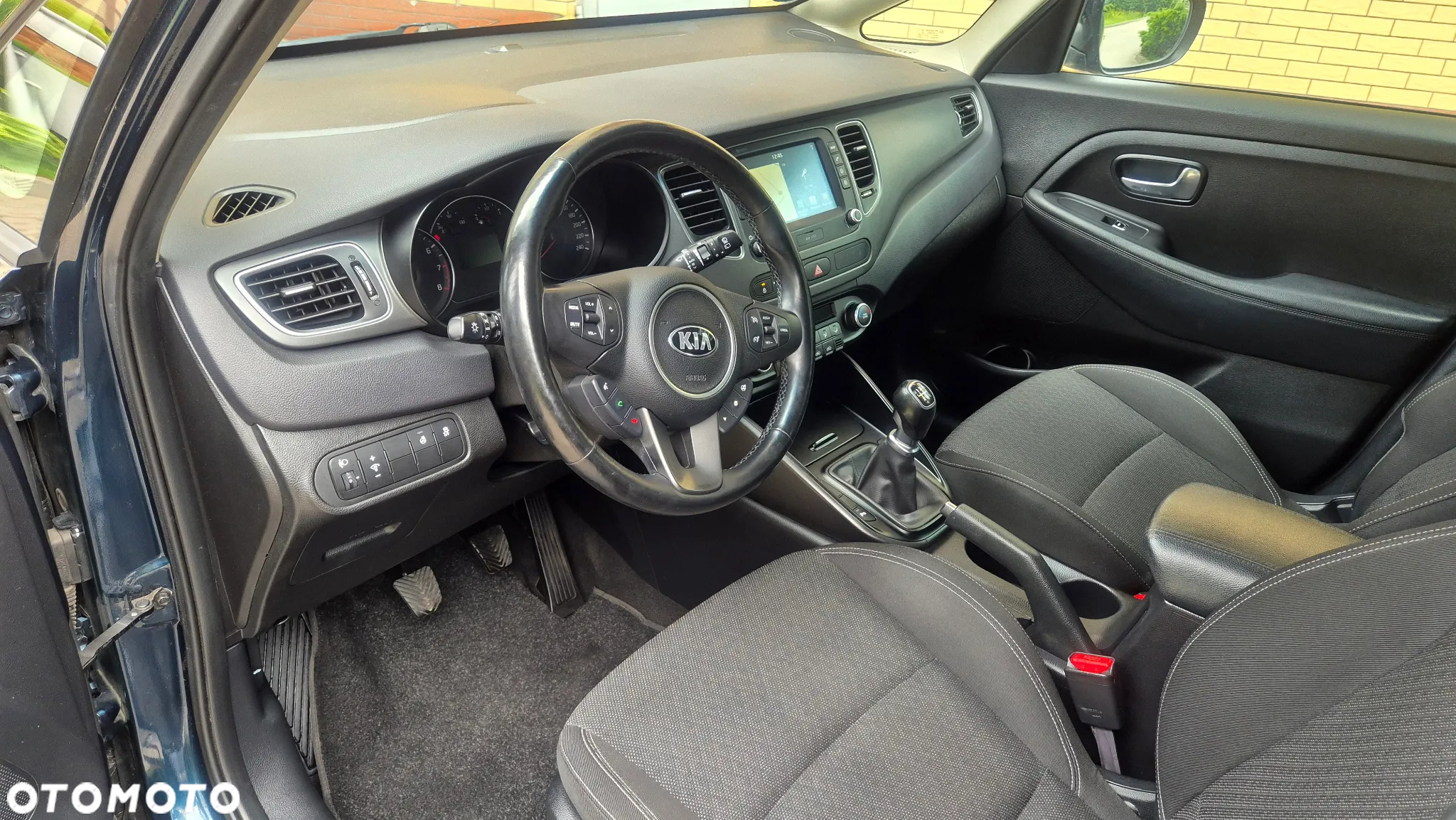 Kia Carens 1.6 GDI Dream Team Edition - 9