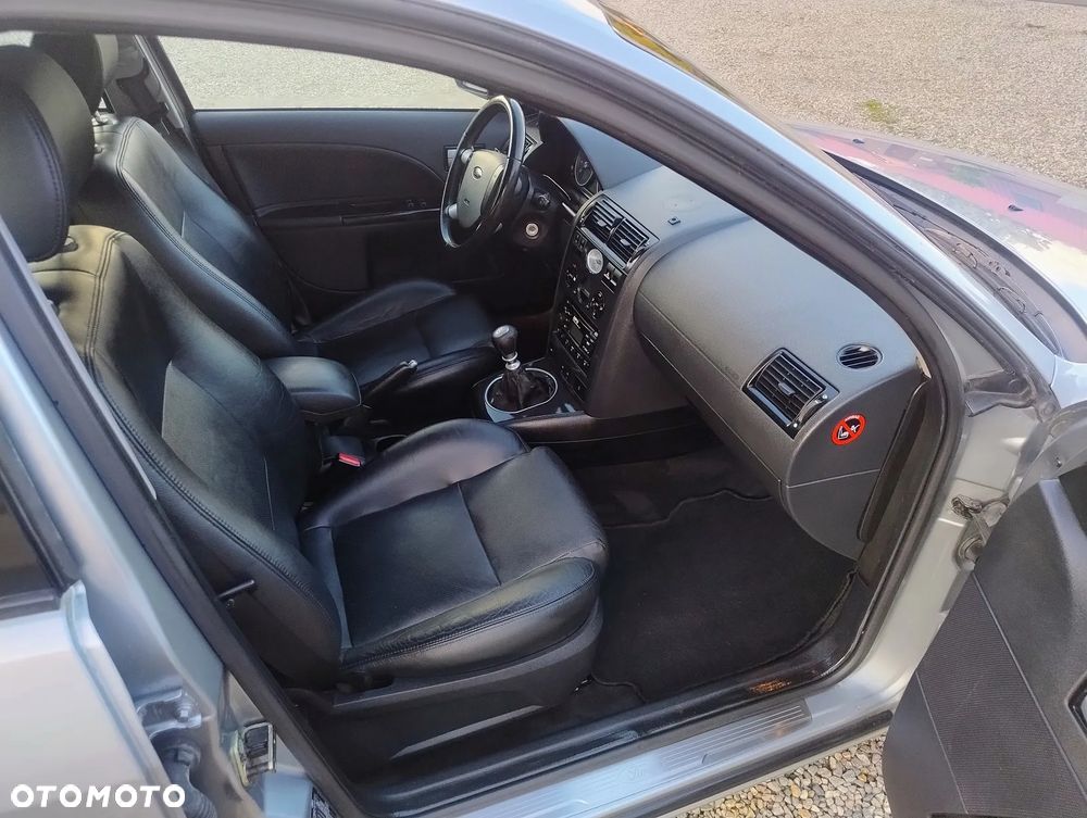 Ford Mondeo 2.0 Ghia - 9