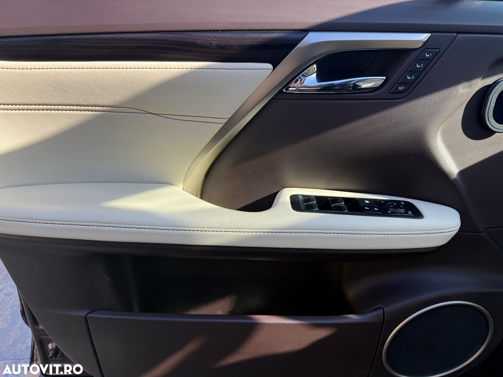 Lexus Seria LS 600h - 13