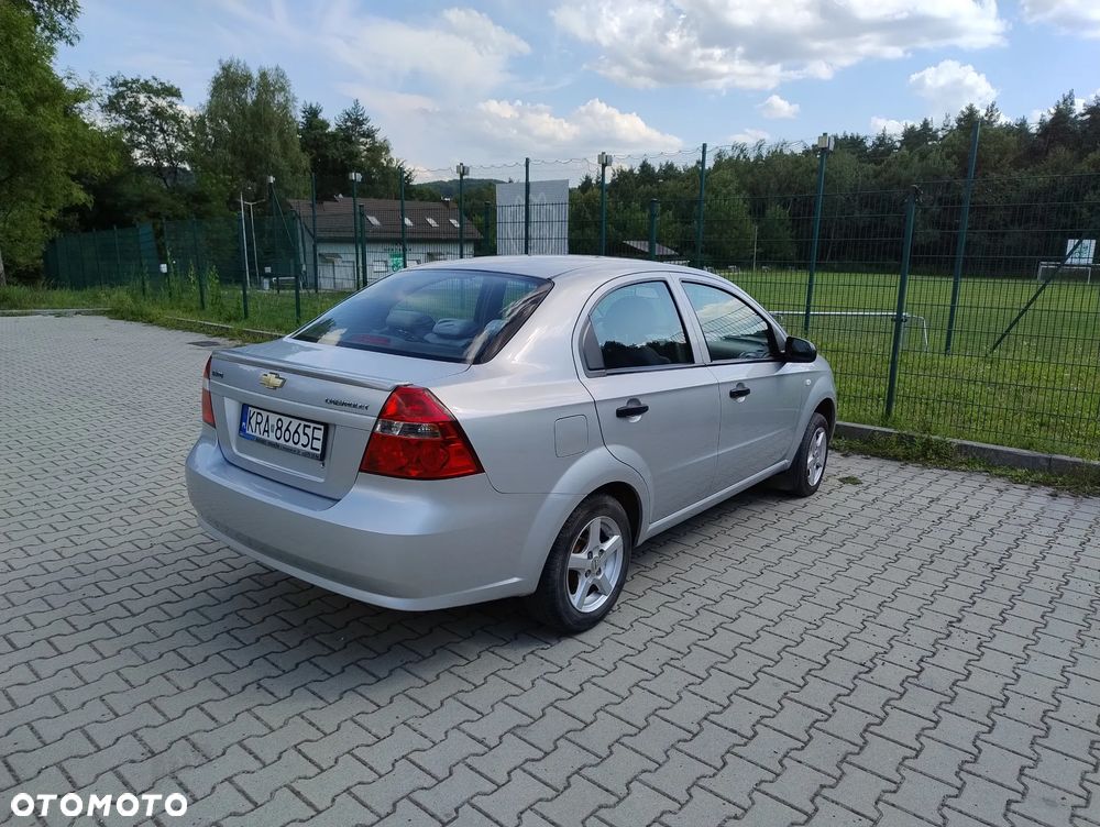 Chevrolet Aveo 1.2 16V Base - 10