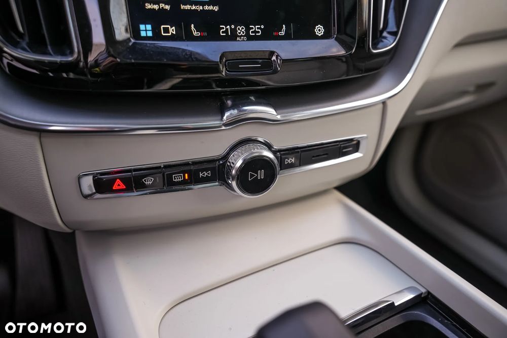 Volvo XC 60 B5 B AWD Ultimate Black Edition - 35