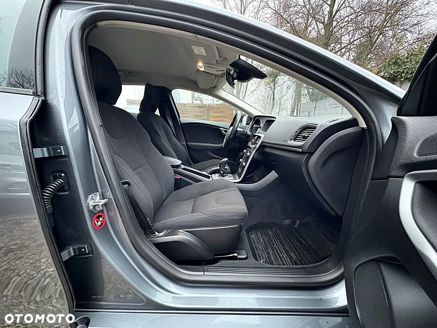 Volvo V40 D2 Momentum - 19