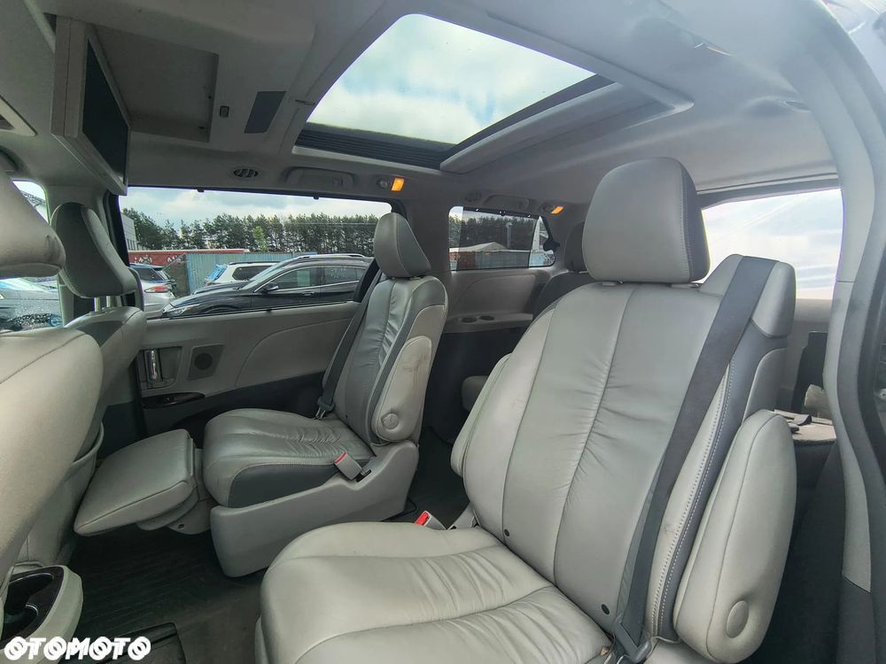 Toyota Sienna - 13