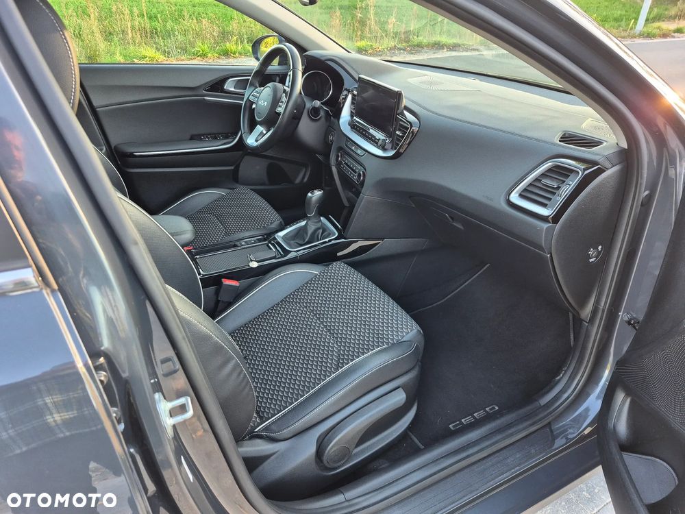 Kia Ceed - 13