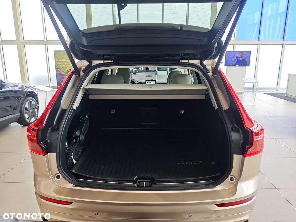 Volvo XC 60 T6 Plug-In Hybrid AWD Ultra Dark - 10