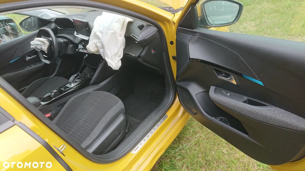 Peugeot 208 - 18