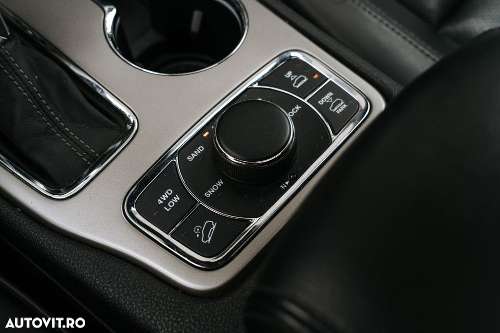 Jeep Grand Cherokee - 27