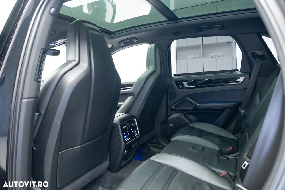 Porsche Cayenne S - 32