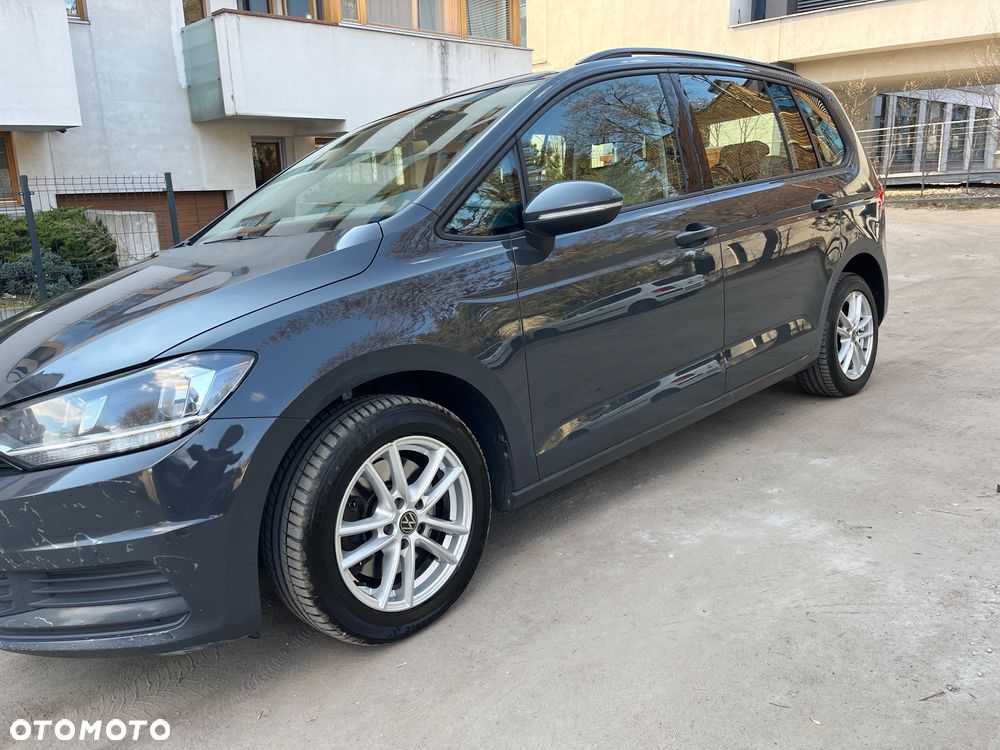 Volkswagen Touran - 1
