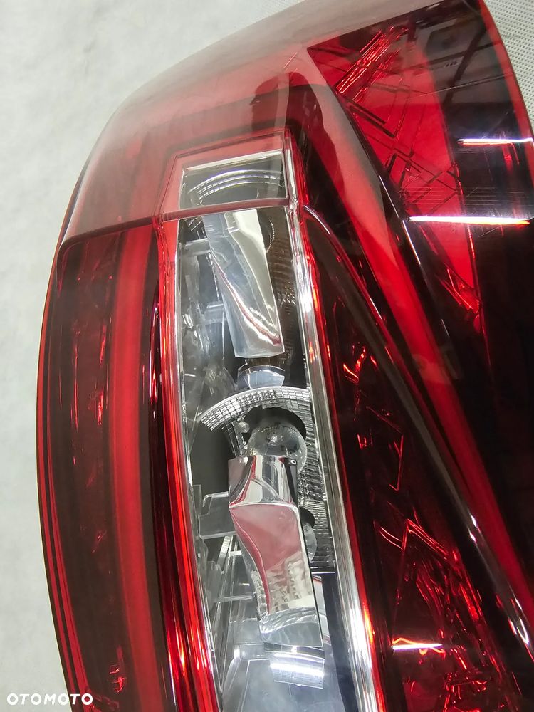 Lampa prawa Skoda Superb 3V9945208 - 2