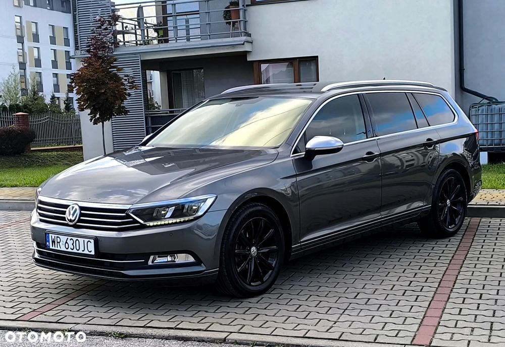 2016 Volkswagen Passat, photograph 1