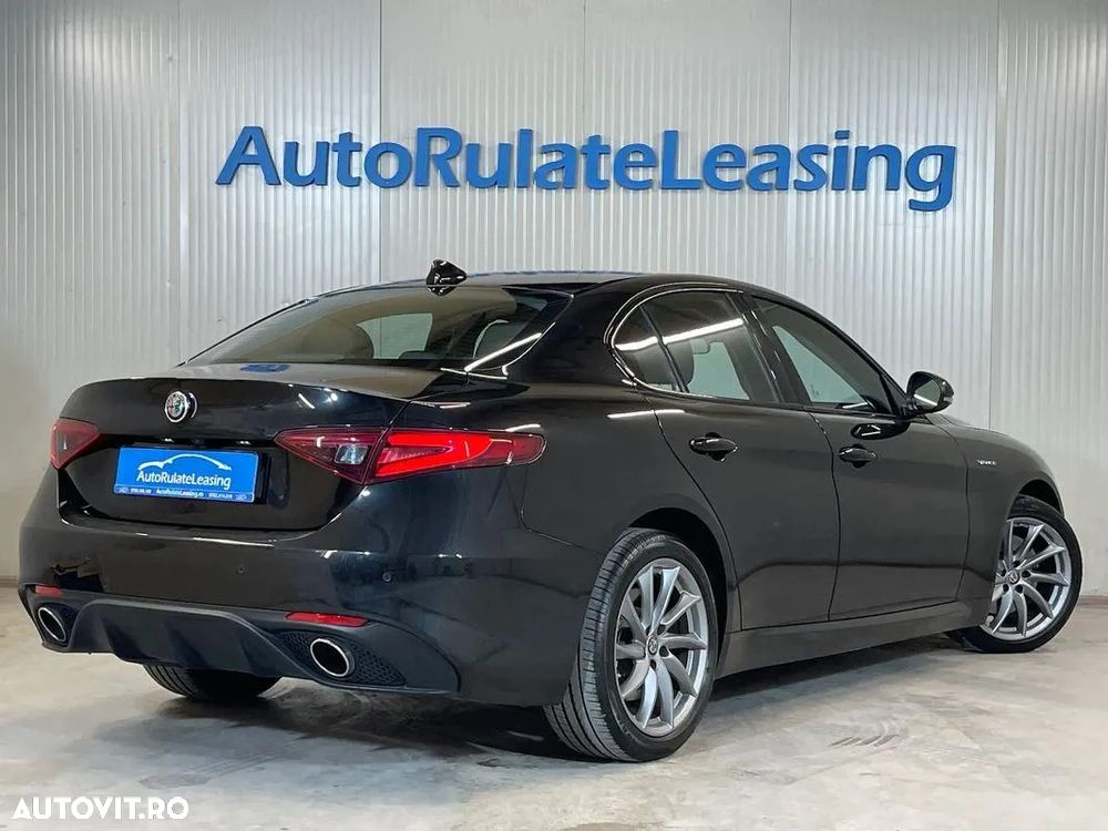 Alfa Romeo Giulia 2.2 Diesel AT8-Q4 Veloce - 3