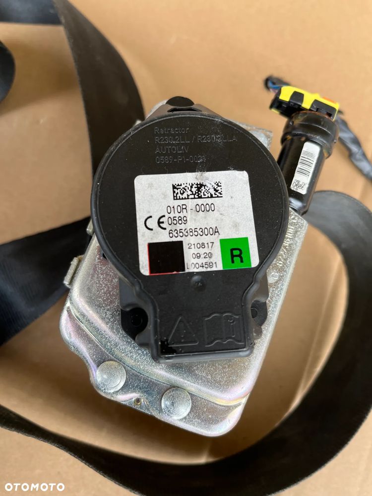 Pas bezpieczeństwa przedni prawy z nabojem 635385300 Land Rover Discovery Sport L550 - 2