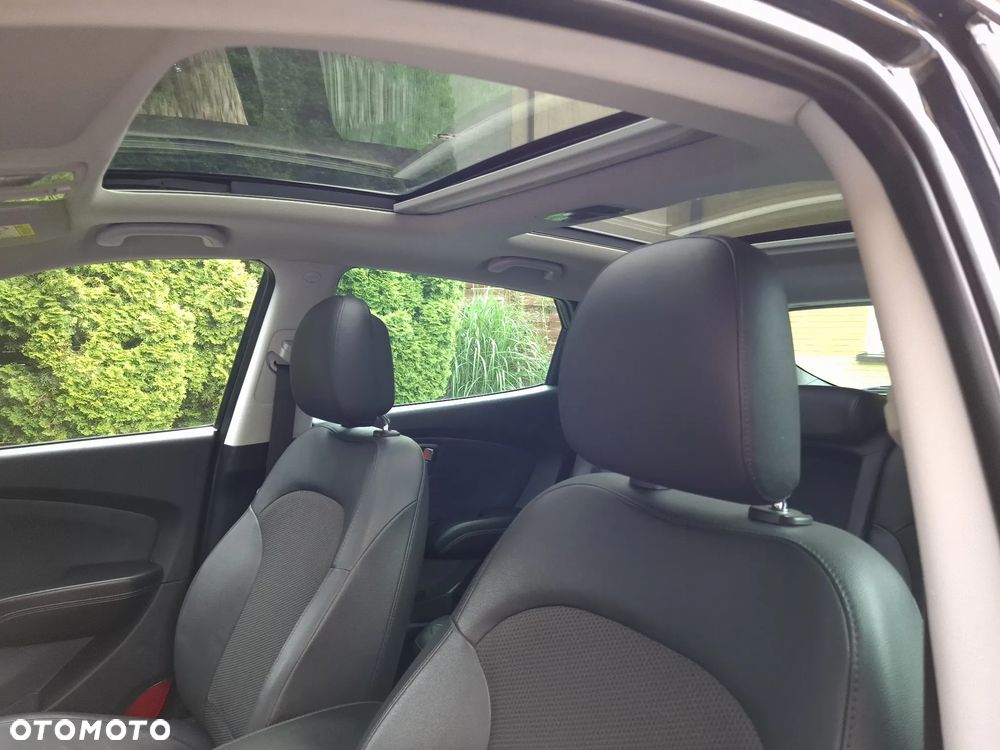 Hyundai ix35 1.7 CRDi 2WD blue Finale Gold - 11
