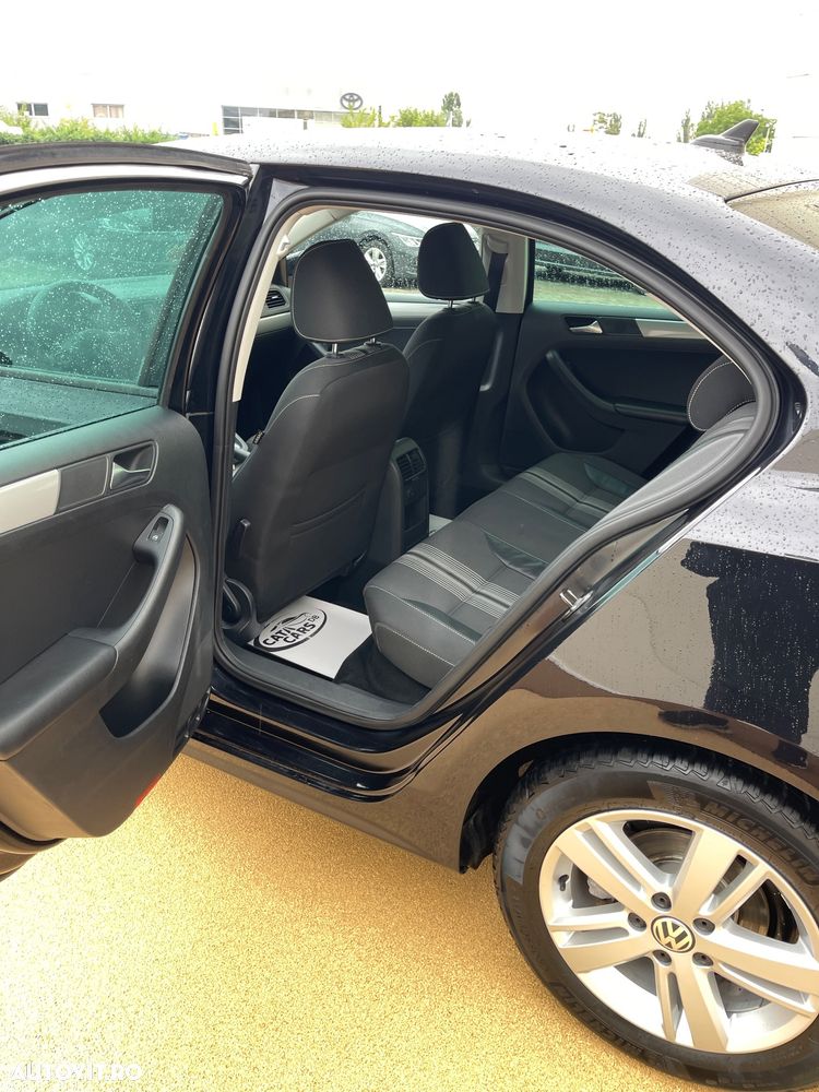 Volkswagen Jetta 1.6 TDI DSG Comfortline - 27