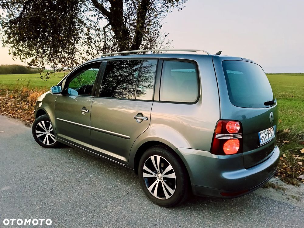 Volkswagen Touran 2.0 TDI DPF Highline DSG - 2