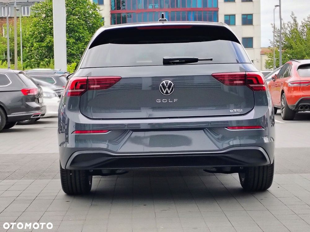 Volkswagen Golf - 6