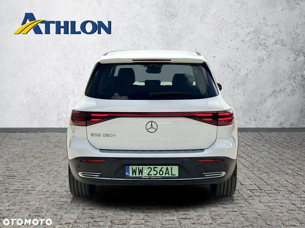 Mercedes-Benz EQB - 4
