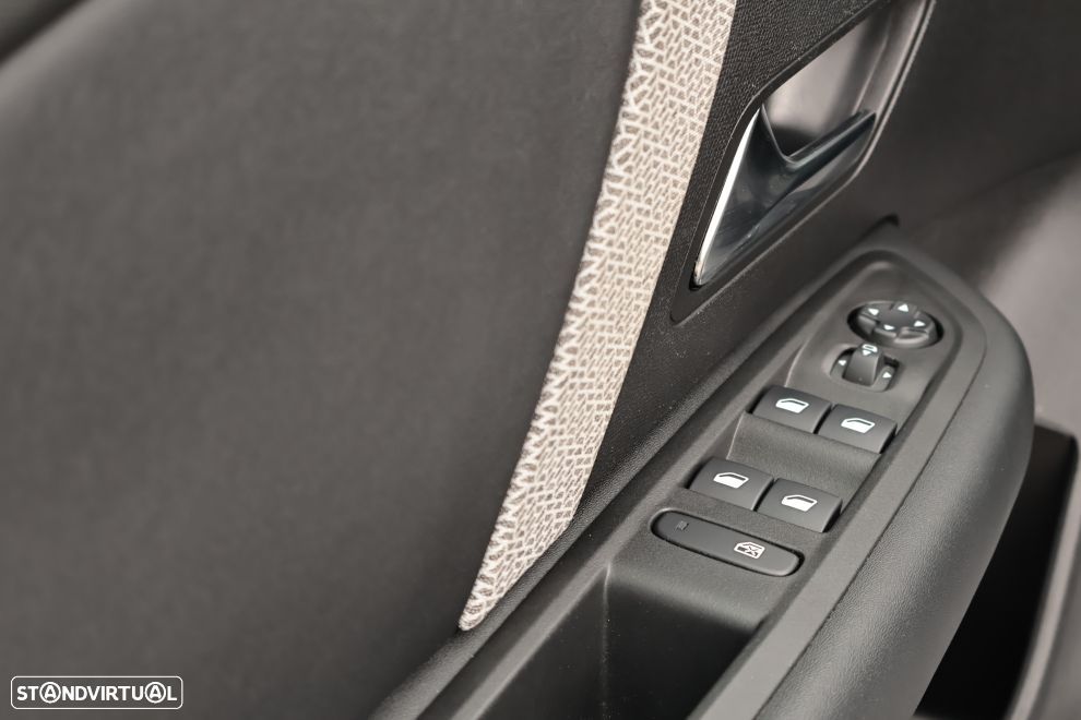 Citroën C4 1.2 PureTech Max - 25