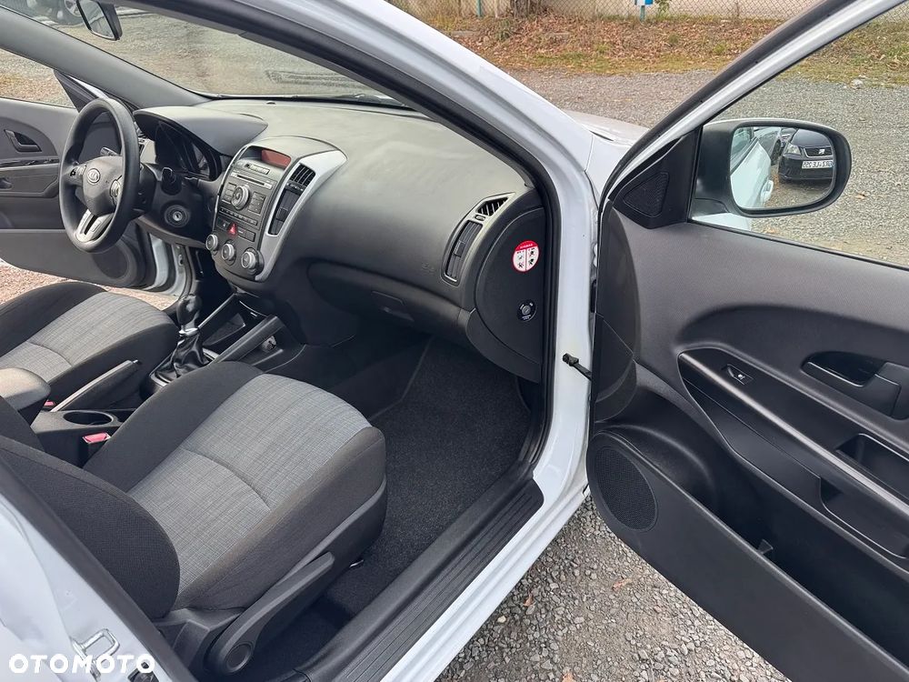 Kia Ceed - 29