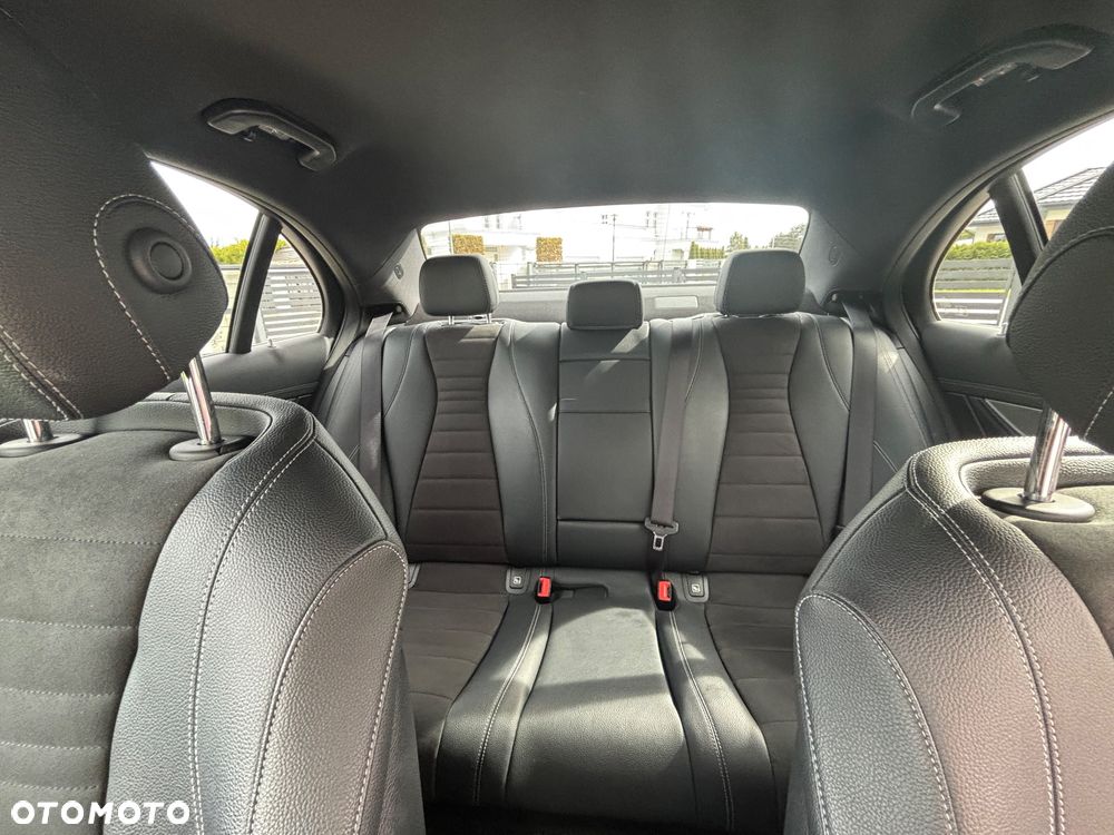 Mercedes-Benz Klasa E 220 d 4-Matic 9G-TRONIC - 16