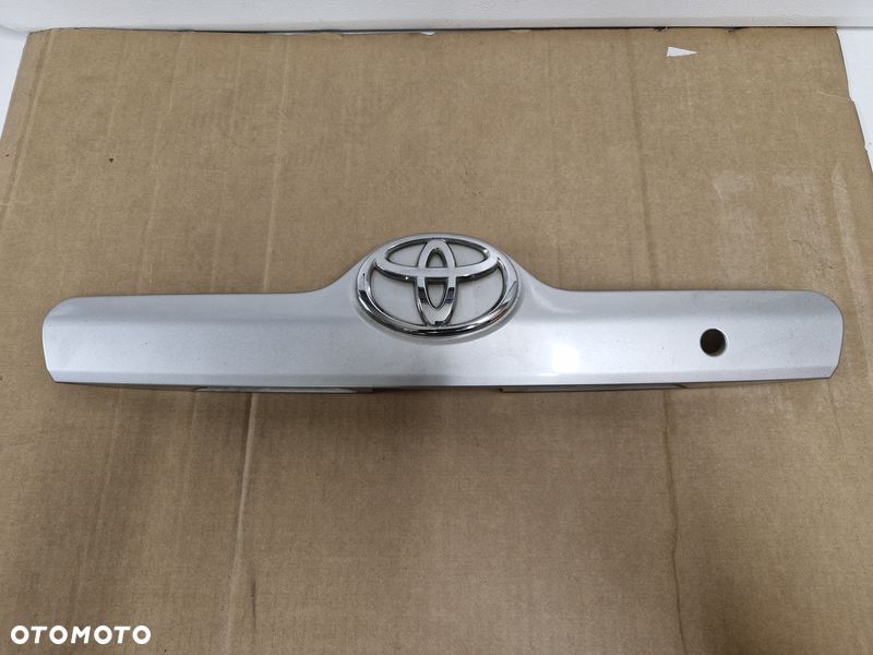 TOYOTA MATRIX 2 II E140 BLENDA LISTWA KLAPY BAGAŻNIKA TYŁ 76801-0230 - 1
