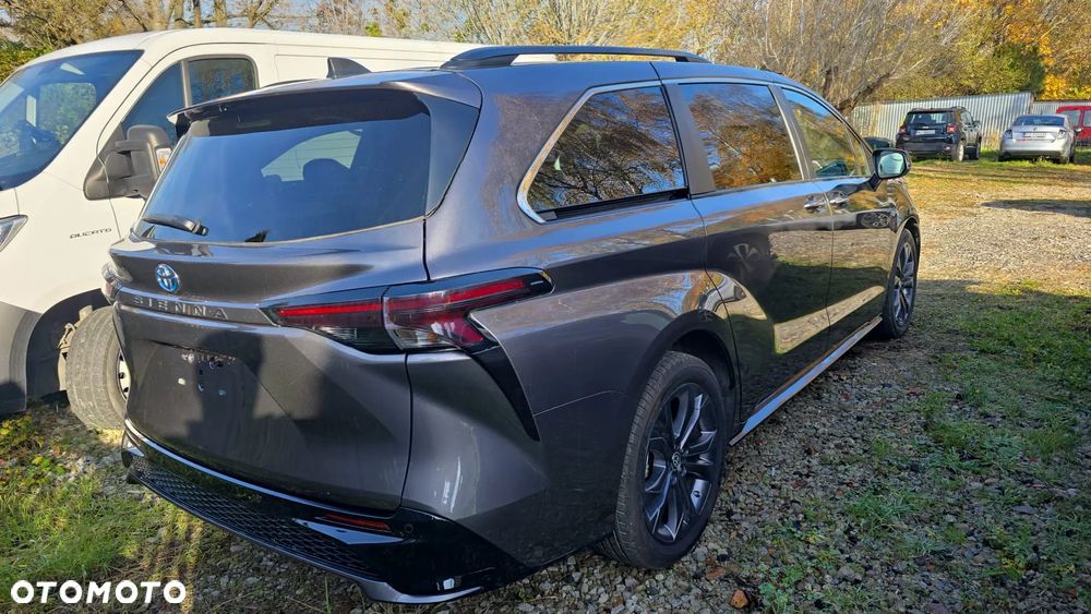 Toyota Sienna - 18