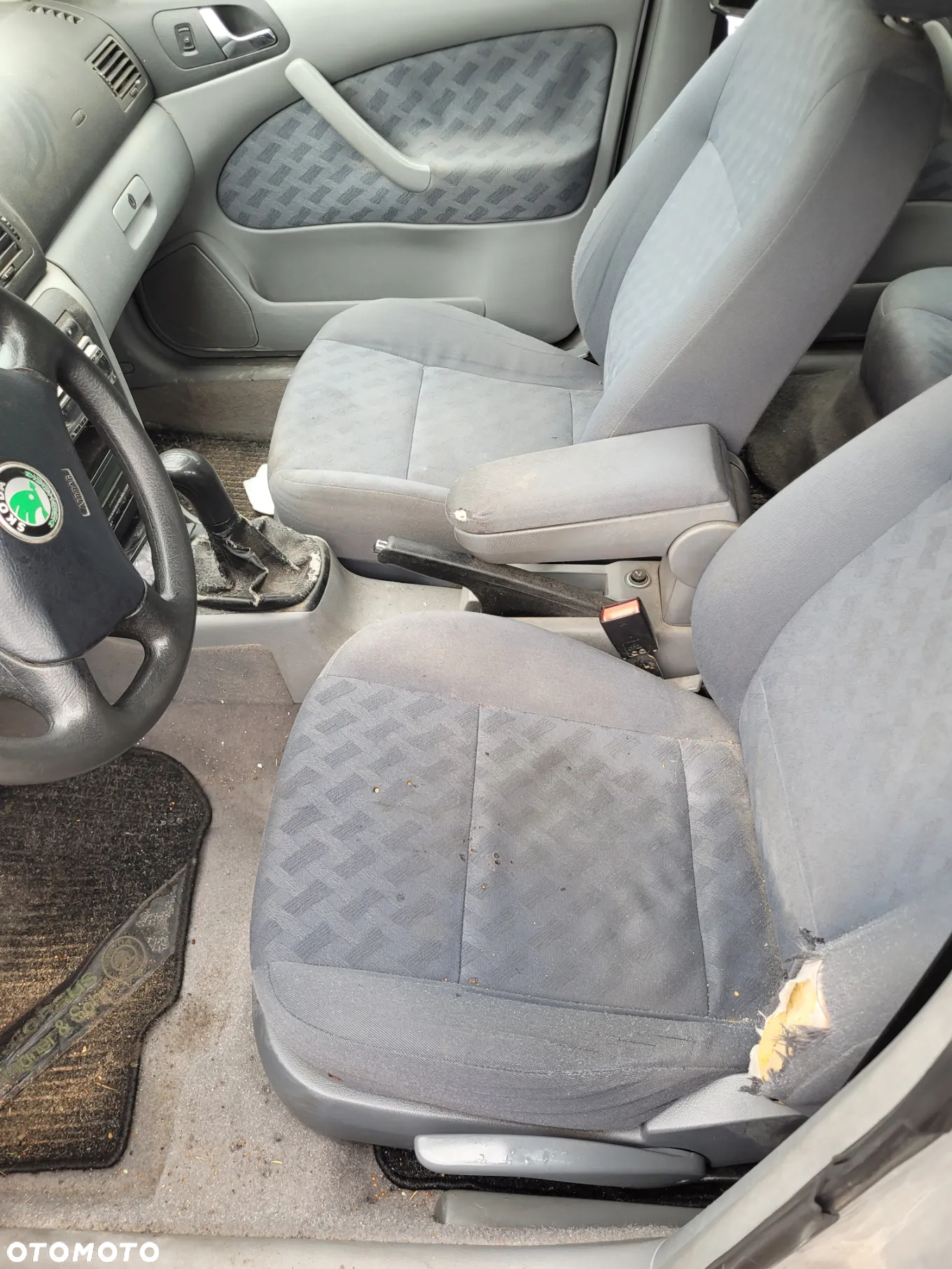 SKODA OCTAVIA 1 I fotel fotele kanapa deska kokpit podsufitka boczek boczki klamka podłokietnik licznik prędkościomierz - 3