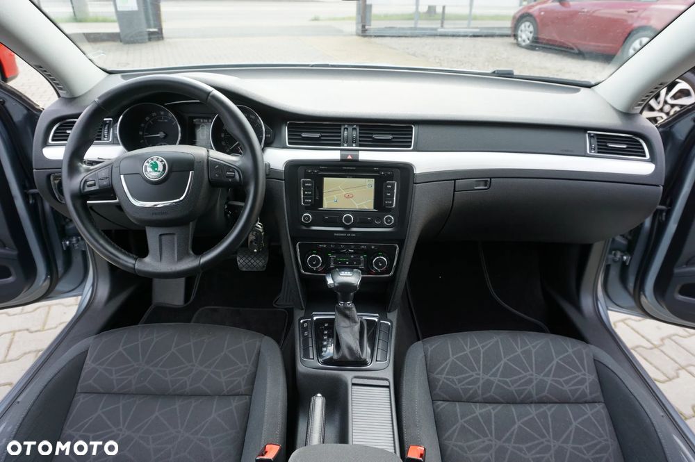 Skoda Superb 2.0 TDI DSG FAMILY - 31