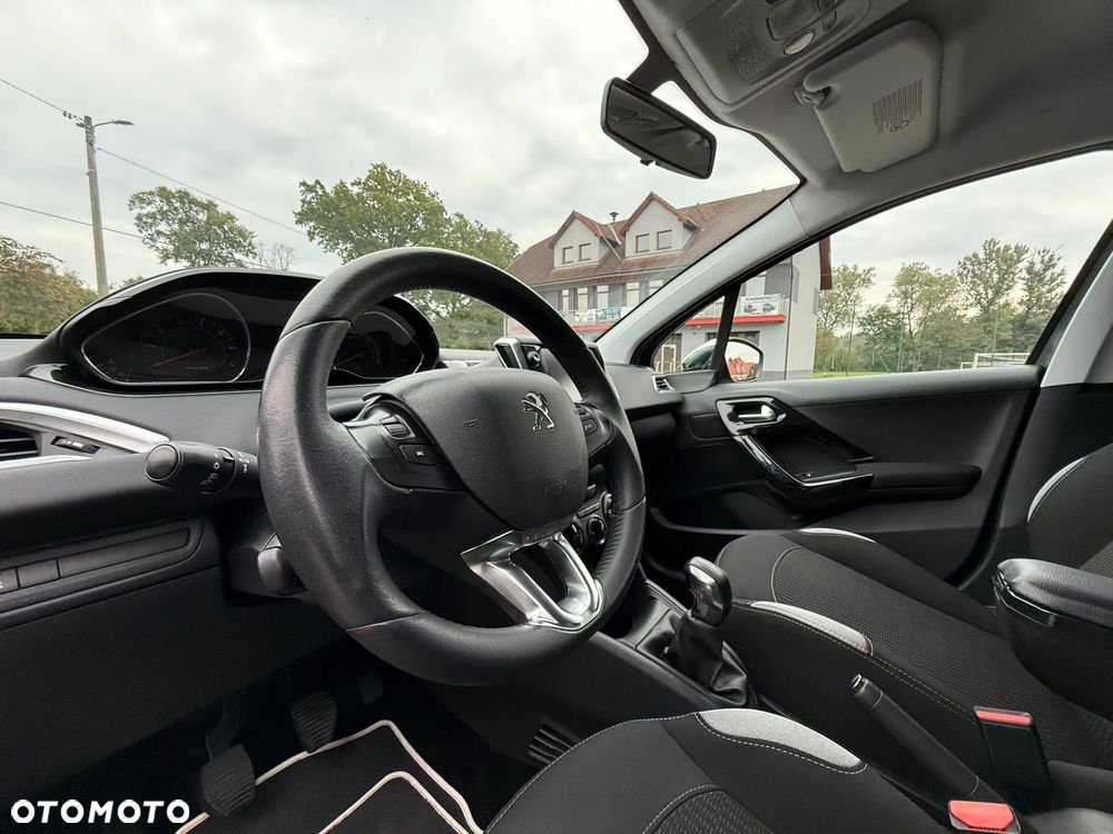 Peugeot 208 1.2 VTi Style - 17