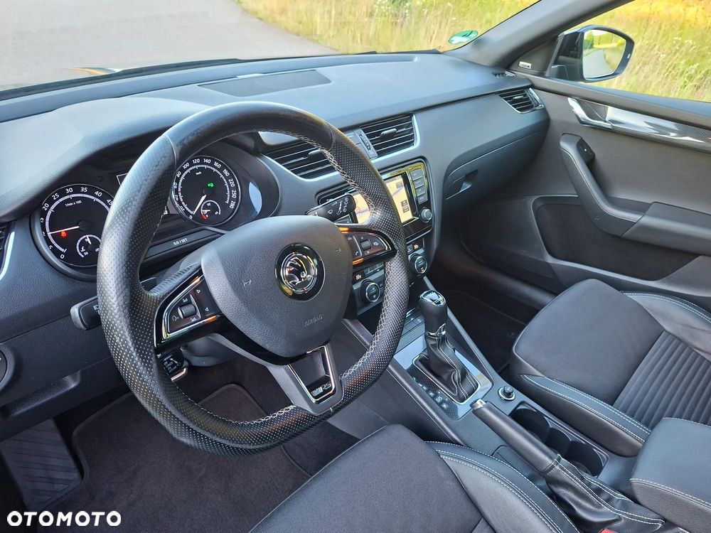 Skoda Octavia 2.0 TDI DSG RS - 25