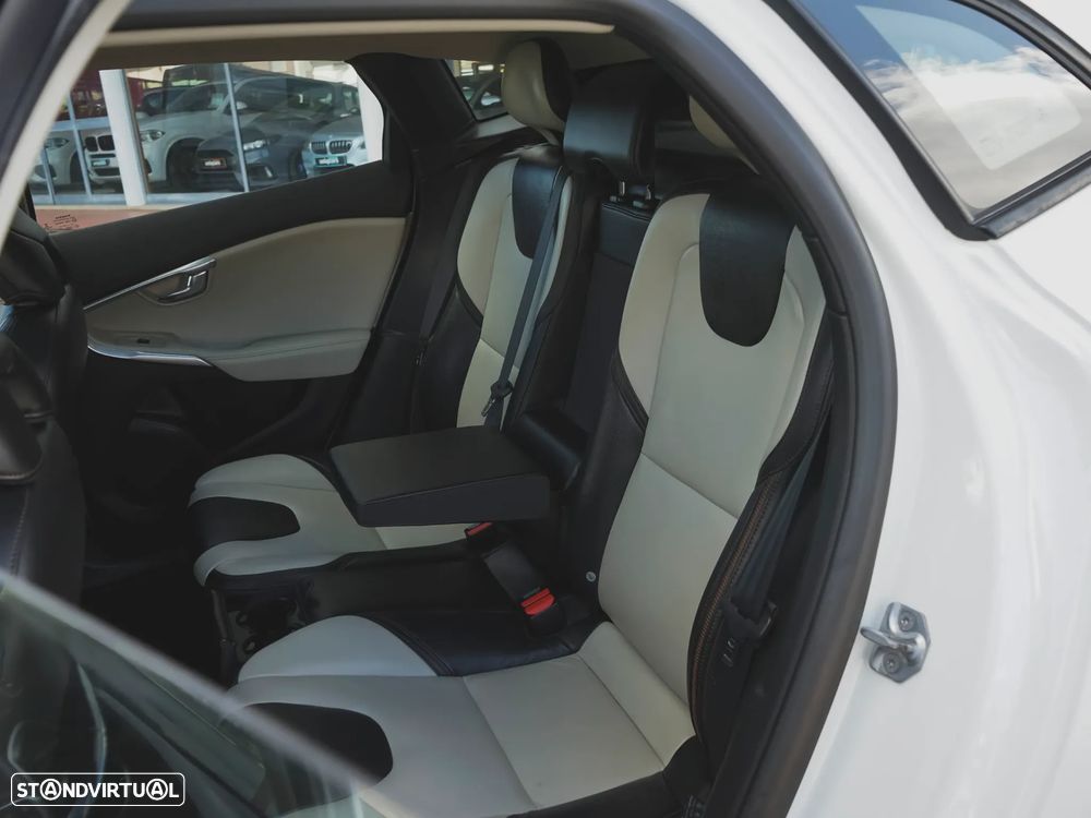 Volvo V40 2.0 D3 Summum Geartronic - 24
