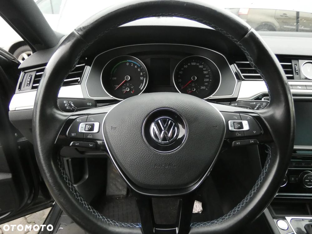 VW PASSAT B8 *SAMOCHÓD NA CZĘŚCI*LR7H ( INDIUMGRAU ) / MASKA, LAMPA, DRZWI, LUSTERKO, ZDERZAK, GRILL, BŁOTNIK, KLAPA, BELKA, DESKA, FOTELE, KANAPA, ĆWIARTKA KIEROWNICA, TARCZE,ZAWIESZENIE, KOMPLETNY PRZÓD, KOMPLETNY TYŁ, LICZNIK, ZEGARY, PRAWE LEWE PRZÓD TYŁ - 4