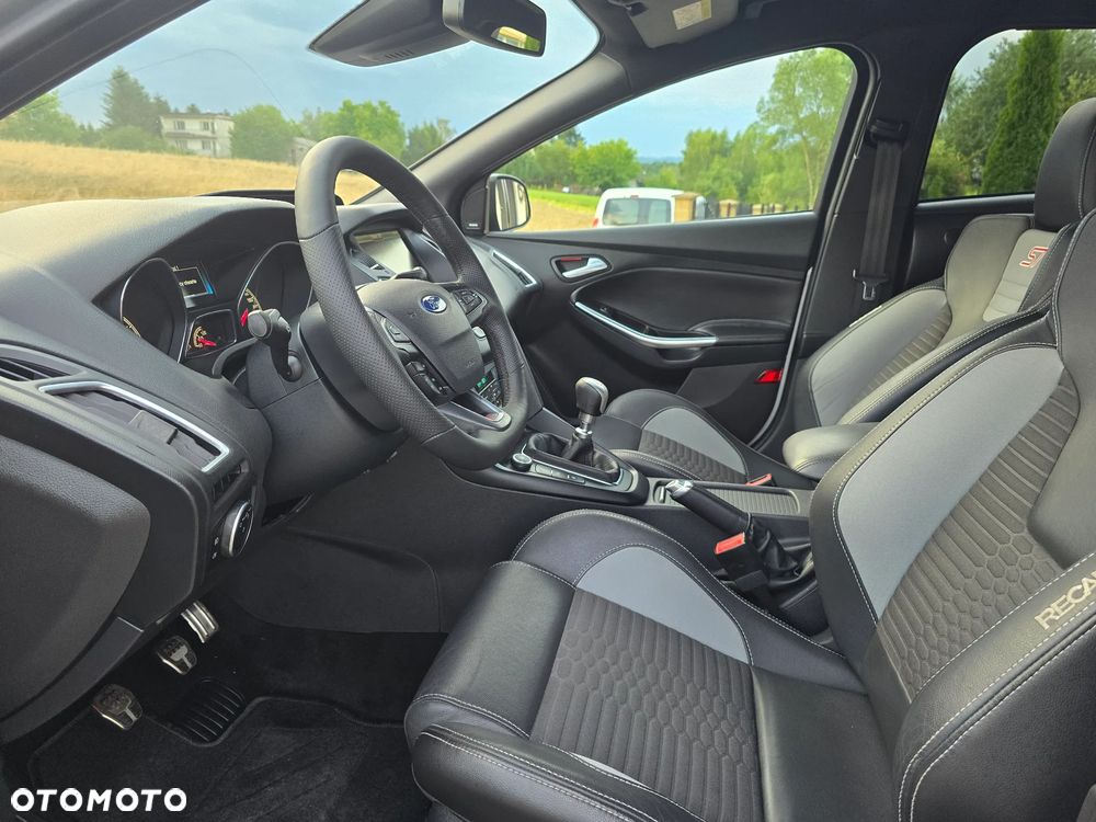 Ford Focus 2.0 EcoBoost ST mit Leder-Sport-Paket - 19
