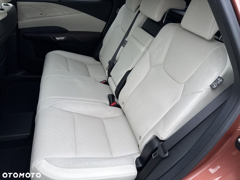 Lexus RX 450h+ Omotenashi - 14