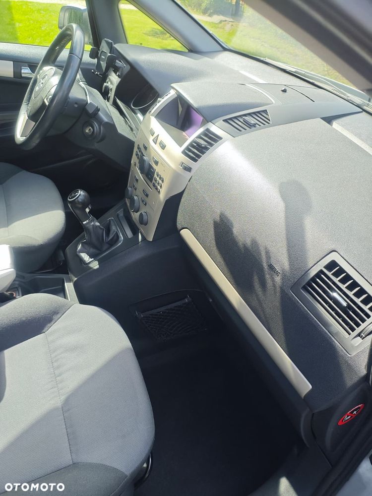 Opel Zafira 1.8 Essentia - 10