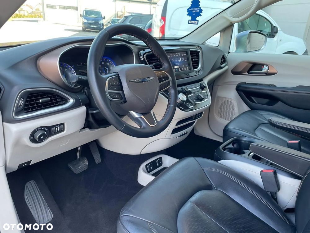 Chrysler Pacifica - 13