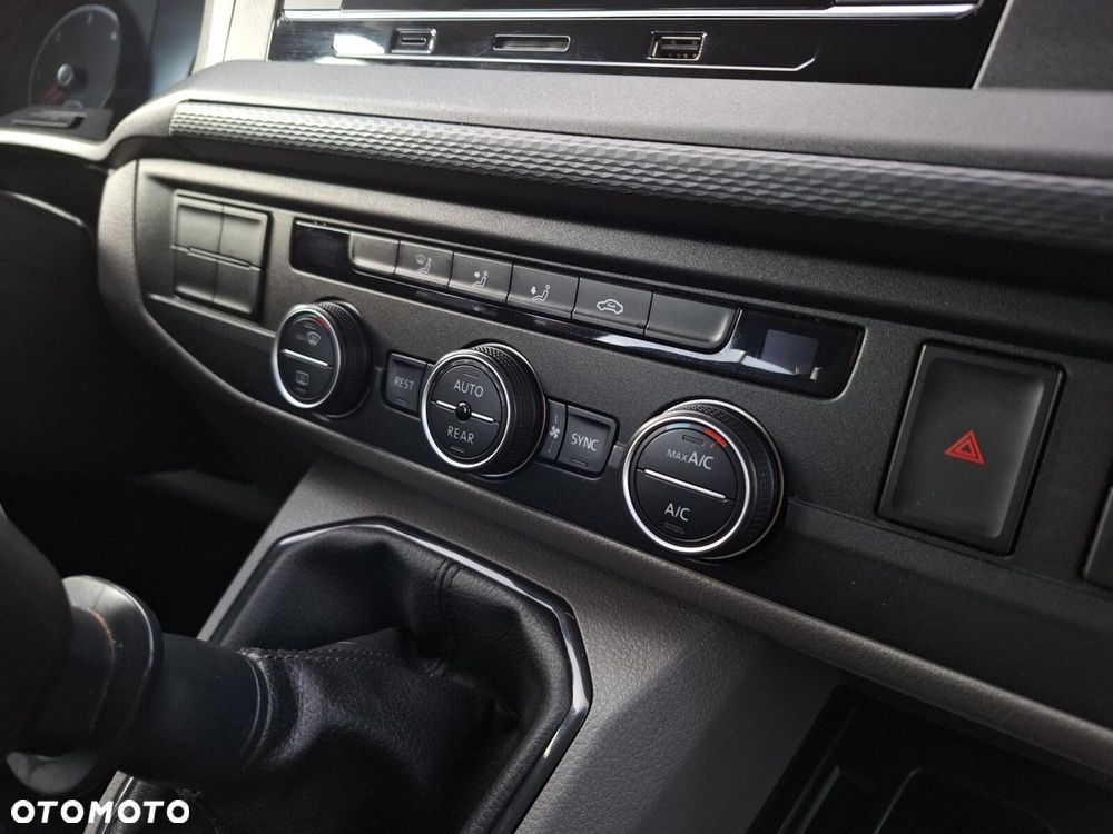 Volkswagen Transporter CARAVELLE 2.0 TDI 110KM - 11