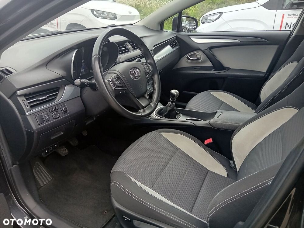 Toyota Avensis 2.0 D-4D Premium - 11