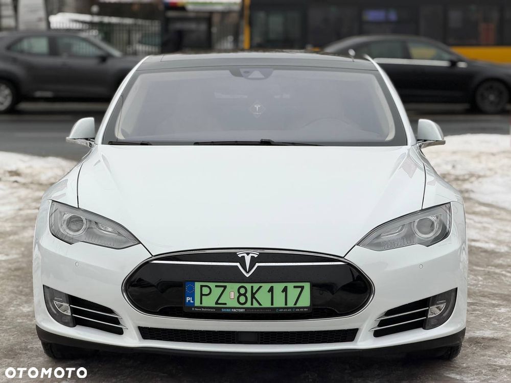 Tesla Model S - 3
