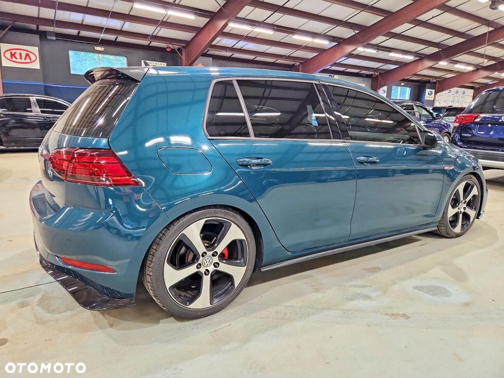Volkswagen Golf - 3