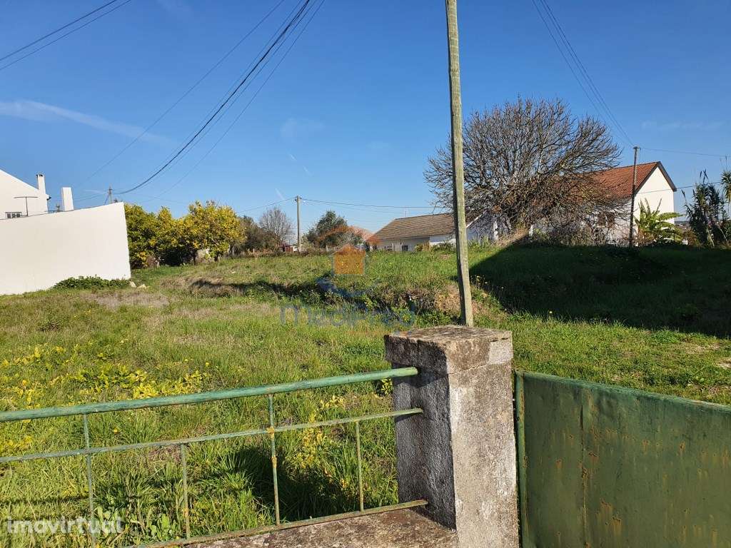 Armazém com 1.000 m2 em terreno urbano | Alcanhões, Santarém - Grande imagem: 3/9