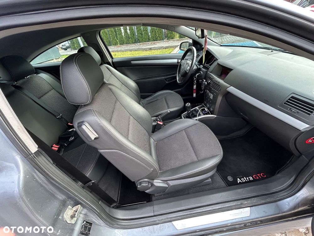 Opel Astra 2.0 T Cosmo - 35